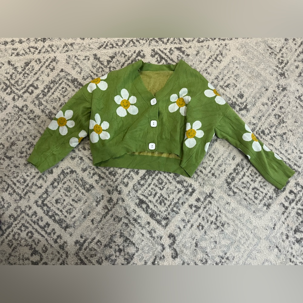 Cute green smiley flower cardigan with big white buttons